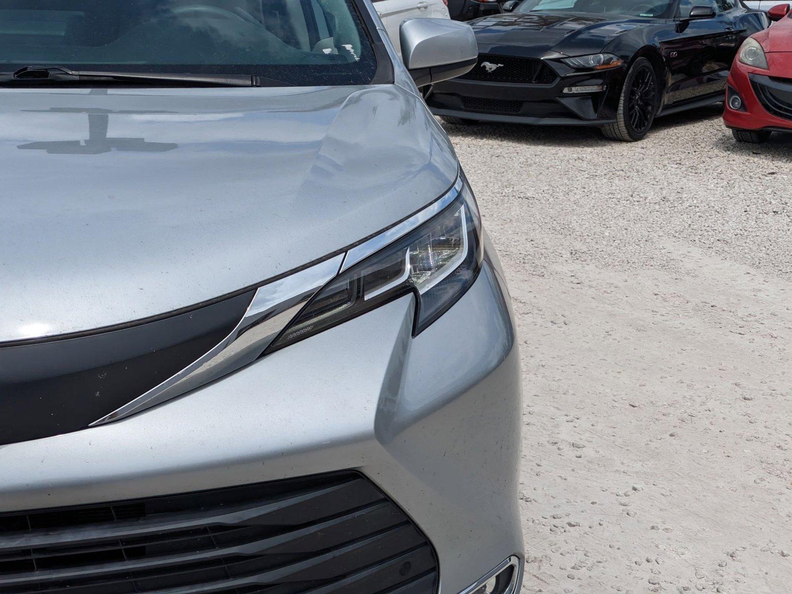 2021 Toyota Sienna Vehicle Photo in Bradenton, FL 34207