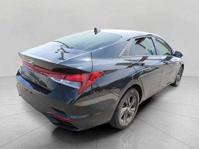 2022 Hyundai ELANTRA Vehicle Photo in Green Bay, WI 54304