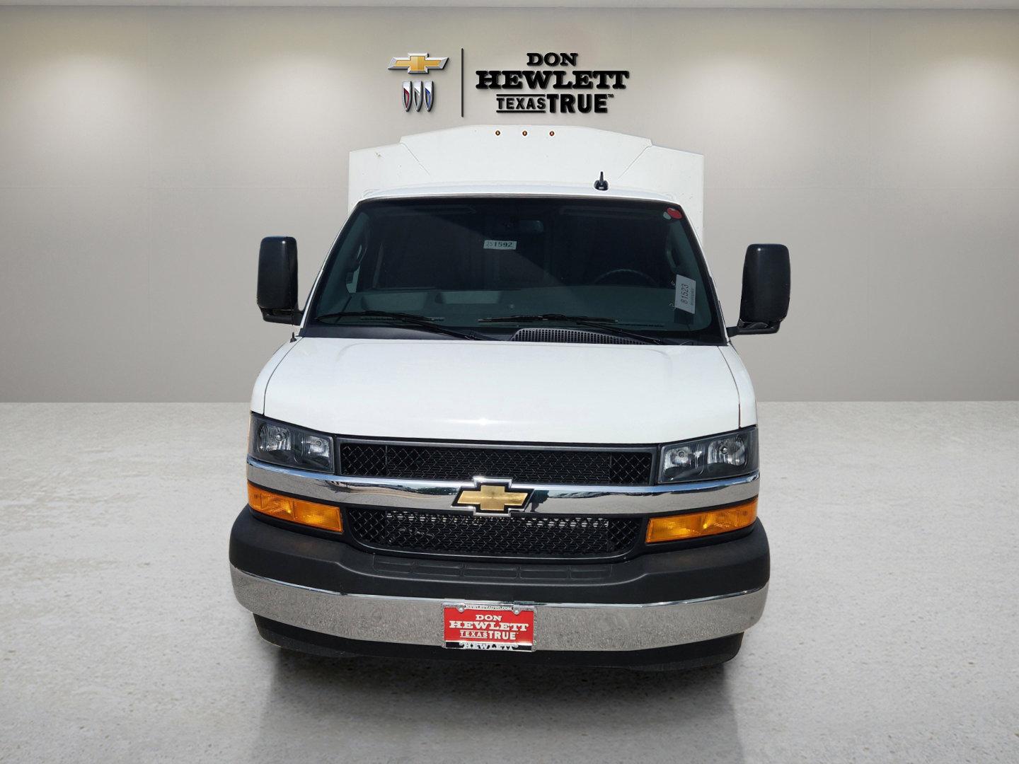 2025 Chevrolet Express Cutaway 3500 Vehicle Photo in GEORGETOWN, TX 78626-7508
