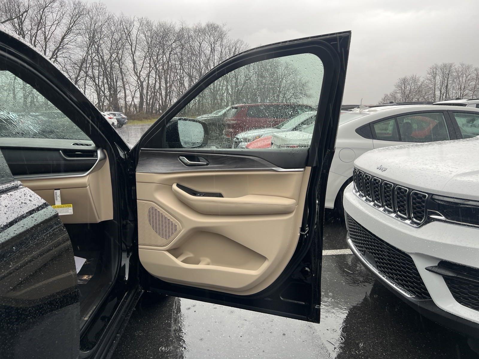 2025 Jeep Grand Cherokee L Vehicle Photo in Mechanicsburg, PA 17050-1707