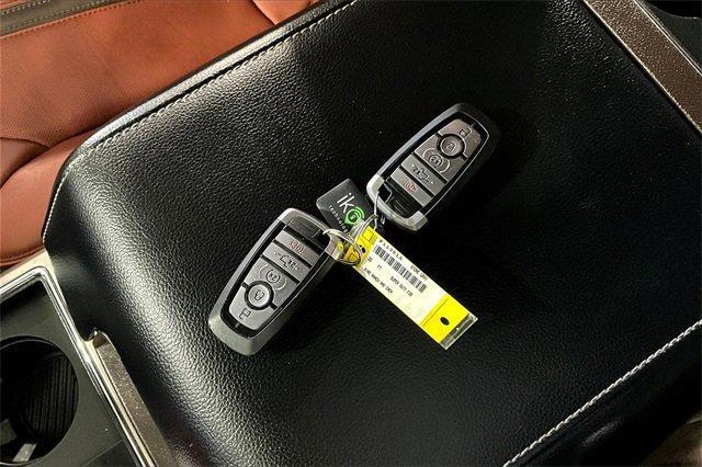 2020 Ford Super Duty F-250 SRW Vehicle Photo in TOPEKA, KS 66609-0000