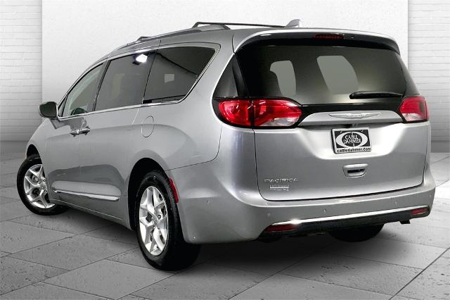 2017 Chrysler Pacifica Vehicle Photo in Lees Summit, MO 64086
