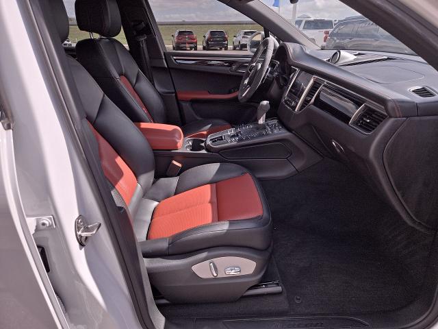 2018 Porsche Macan Vehicle Photo in NEDERLAND, TX 77627-8017