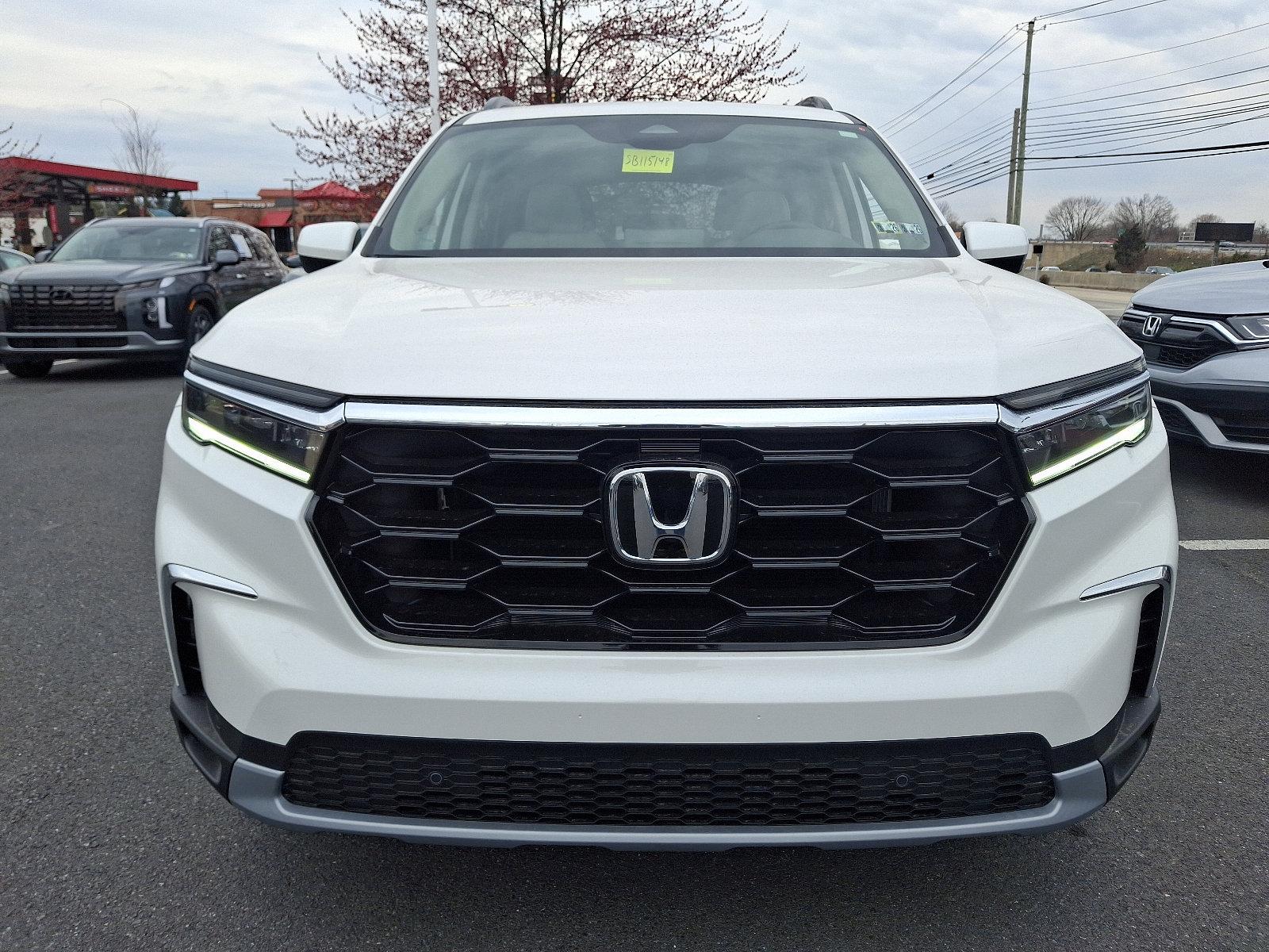 2025 Honda Pilot Vehicle Photo in Harrisburg, PA 17111