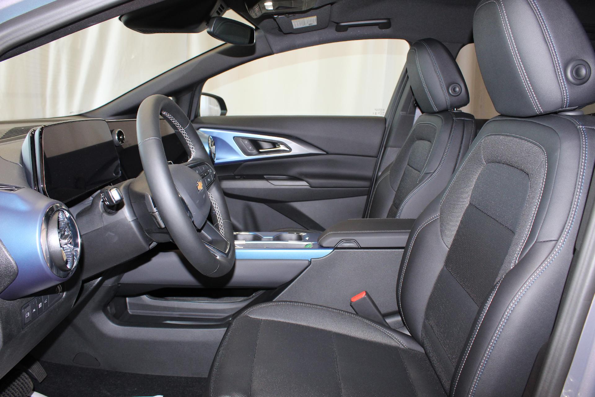 2025 Chevrolet Equinox EV Vehicle Photo in NORTHAMPTON, MA 01060-1120