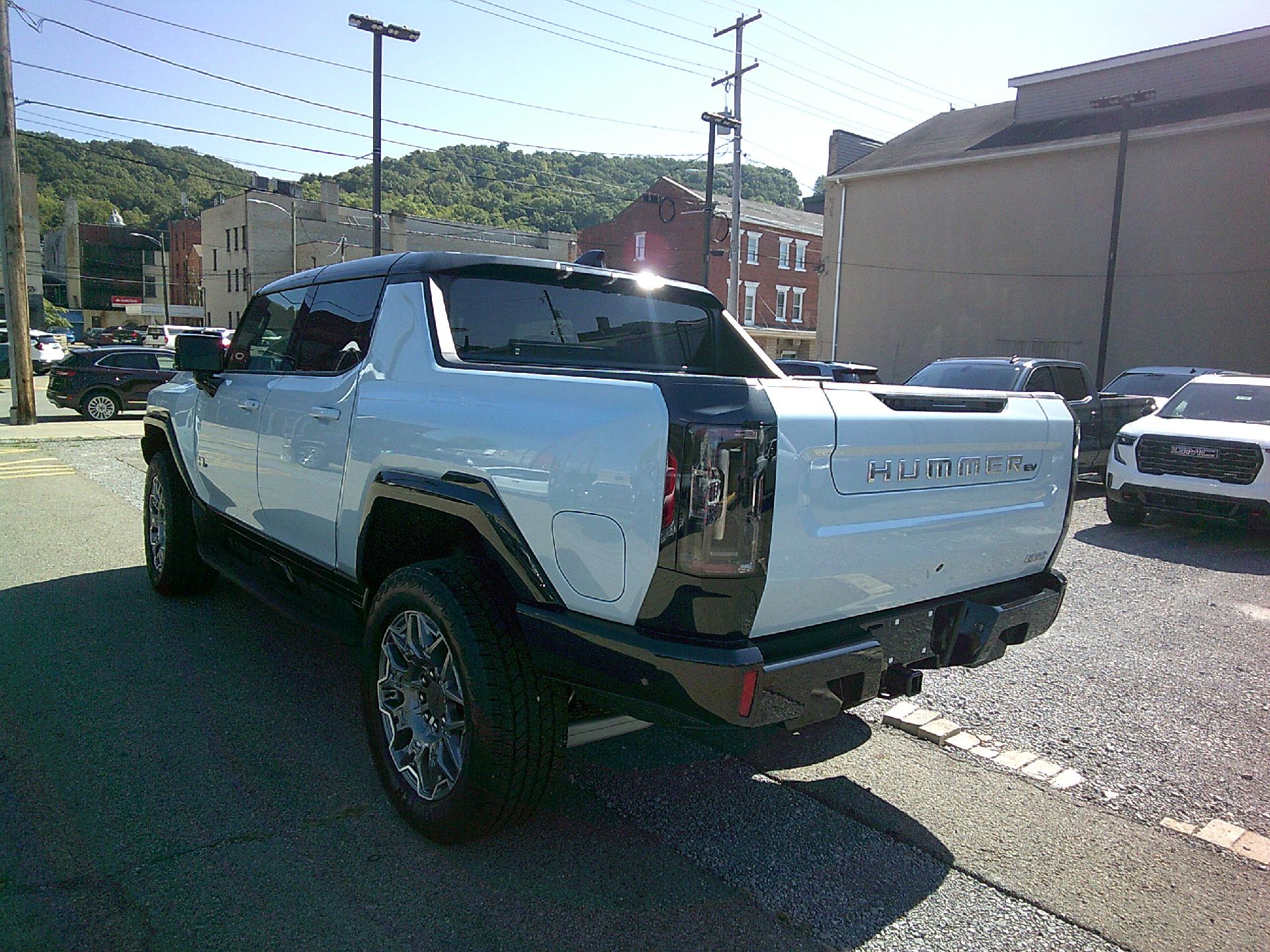 2025 GMC HUMMER EV Pickup Vehicle Photo in KITTANNING, PA 16201-1536