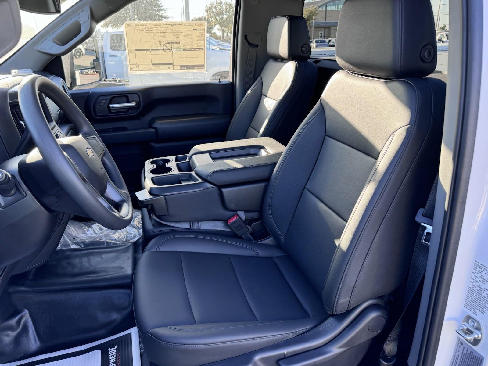 2025 Chevrolet Silverado 3500 HD Chassis Cab Vehicle Photo in GEORGETOWN, TX 78626-7508