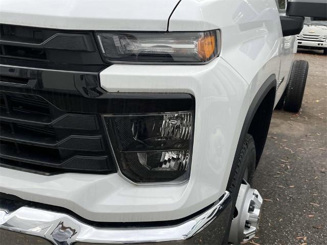 2024 Chevrolet Silverado 3500 HD Chassis Cab Vehicle Photo in ALCOA, TN 37701-3235