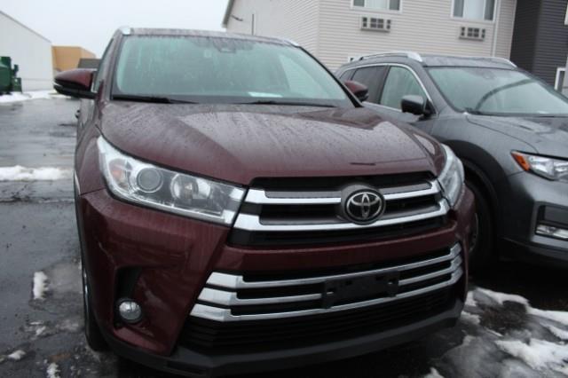 2018 Toyota Highlander Vehicle Photo in Green Bay, WI 54304