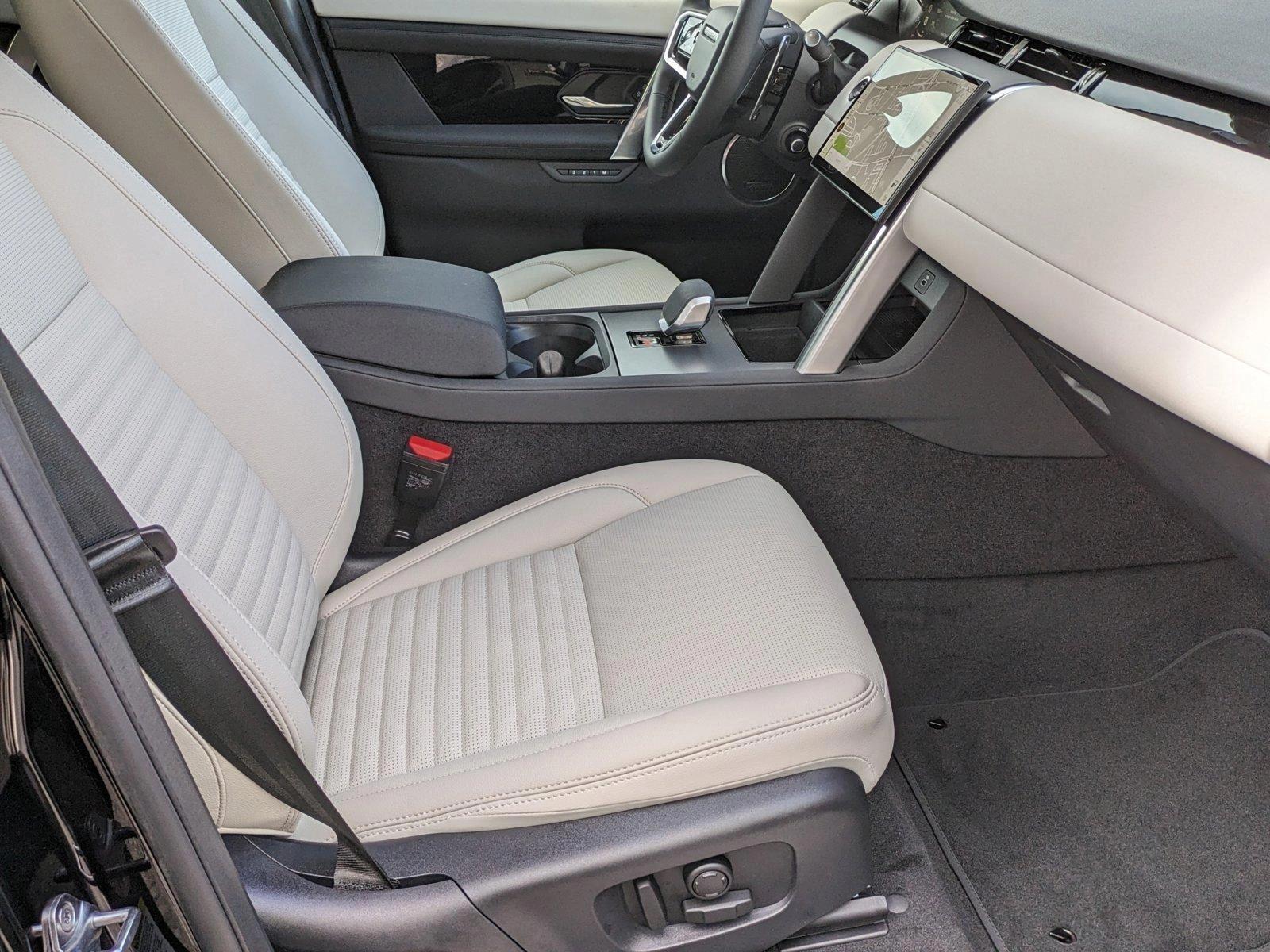 2025 Land Rover Discovery Sport Vehicle Photo in Bethesda, MD 20852