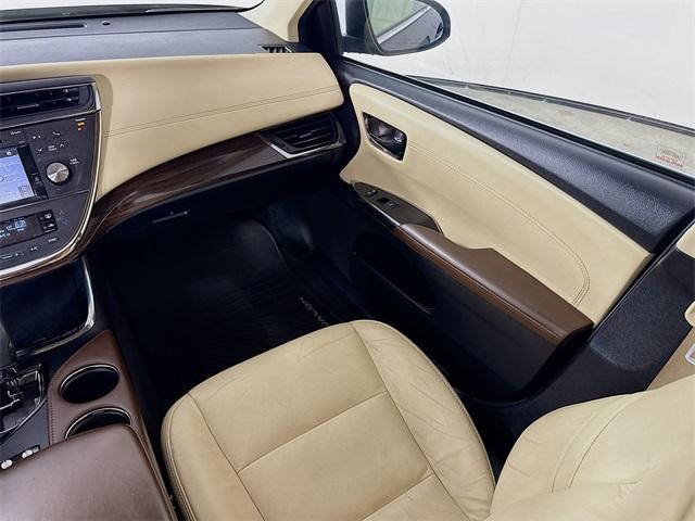2015 Toyota Avalon Hybrid Vehicle Photo in Everett, WA 98204