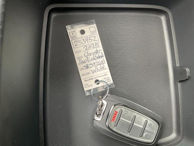 2025 Chrysler Pacifica Vehicle Photo in Kaukauna, WI 54130