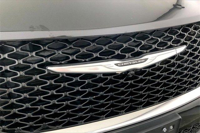 2022 Chrysler Pacifica Vehicle Photo in KANSAS CITY, MO 64114-4502