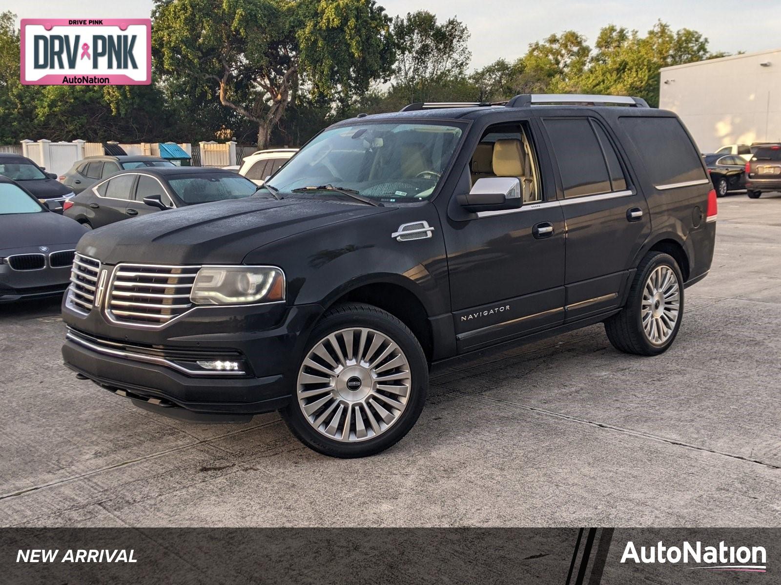 2017 Lincoln Navigator Vehicle Photo in PEMBROKE PINES, FL 33024-6534