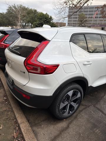 2025 Volvo XC40 Vehicle Photo in Houston, TX 77007