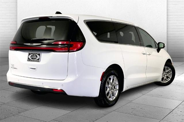 2023 Chrysler Pacifica Vehicle Photo in Kansas City, MO 64114