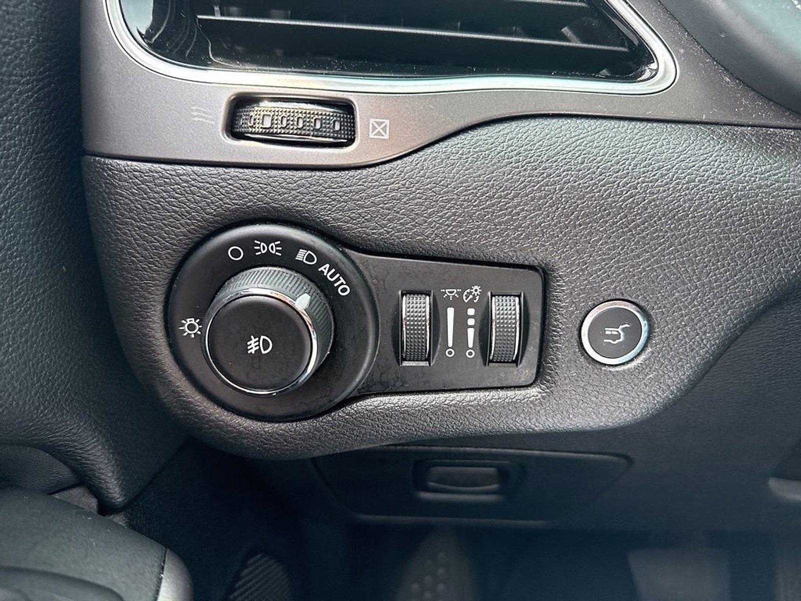 2019 Jeep Cherokee Vehicle Photo in Harrisburg, PA 17111