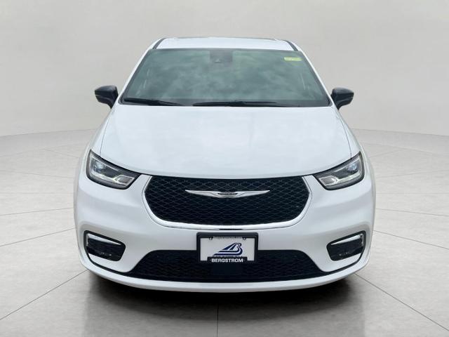 2025 Chrysler Pacifica Vehicle Photo in Kaukauna, WI 54130