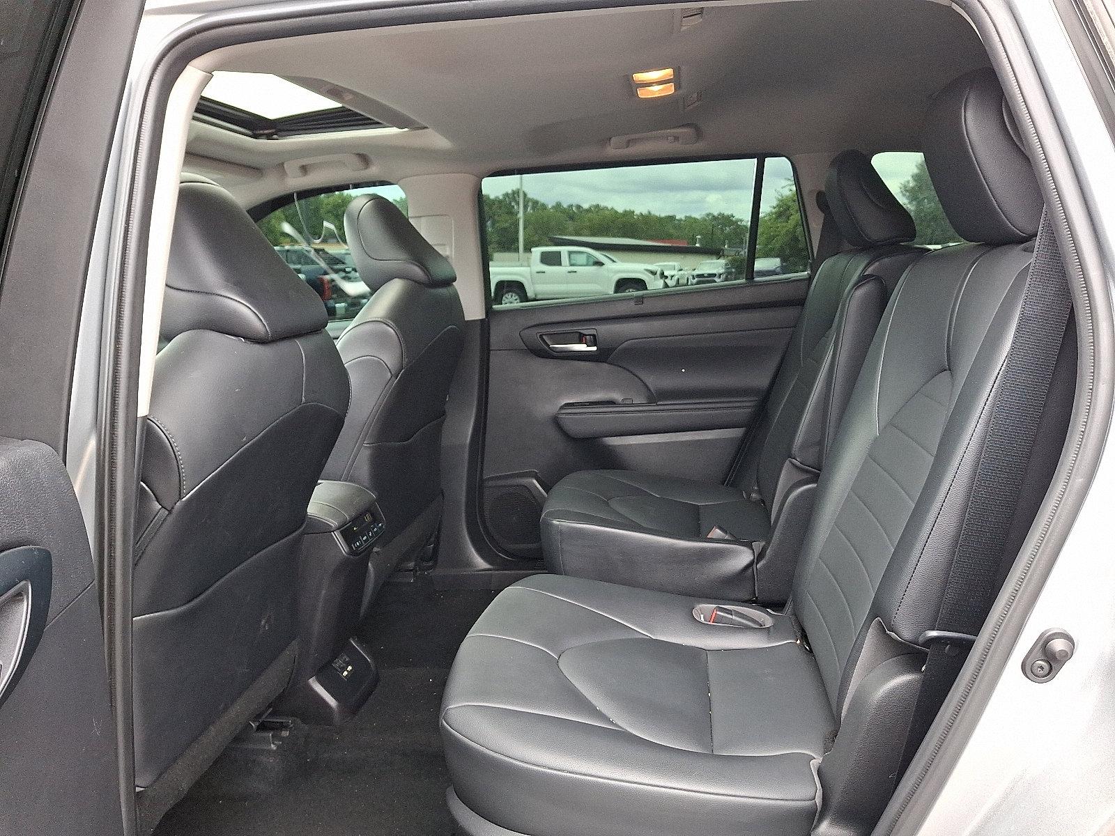 2021 Toyota Highlander Vehicle Photo in Trevose, PA 19053