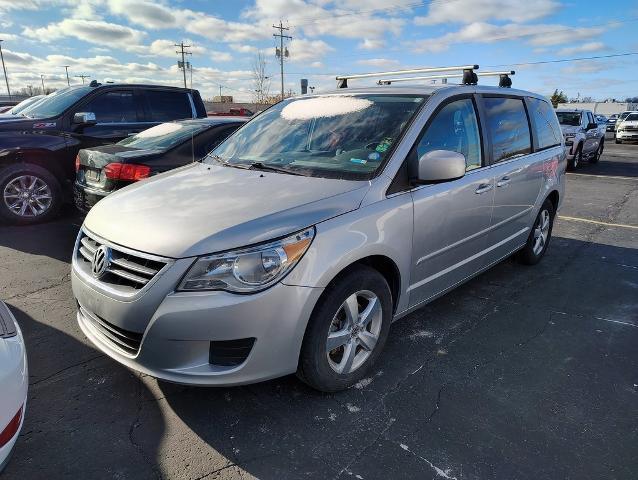 2010 Volkswagen Routan Vehicle Photo in GREEN BAY, WI 54304-5303