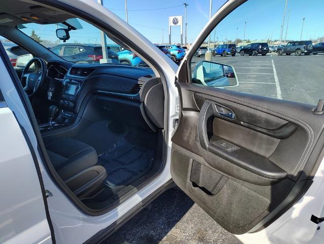 2017 Chevrolet Traverse Vehicle Photo in GREEN BAY, WI 54304-5303