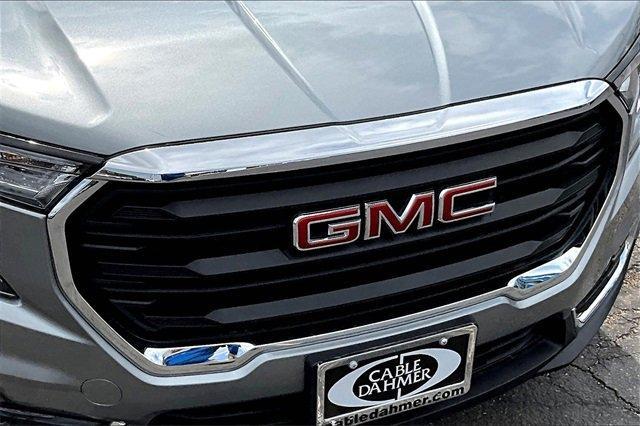 2024 GMC Terrain Vehicle Photo in TOPEKA, KS 66609-0000