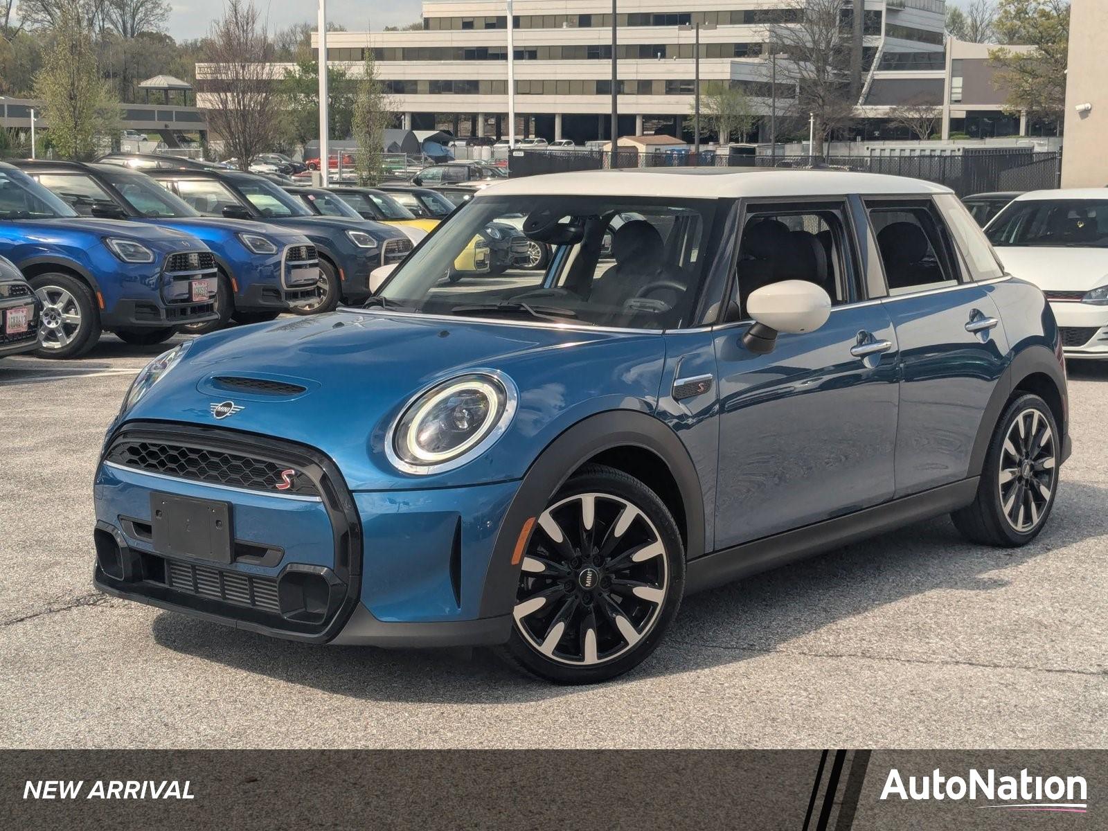 2023 MINI Cooper S Hardtop 4 Door Vehicle Photo in Towson, MD 21204