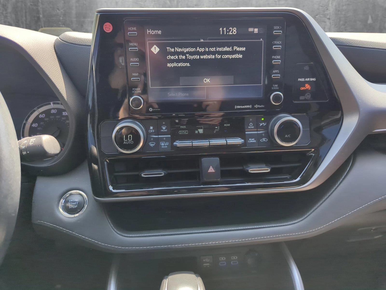 2022 Toyota Highlander Vehicle Photo in Pembroke Pines, FL 33027
