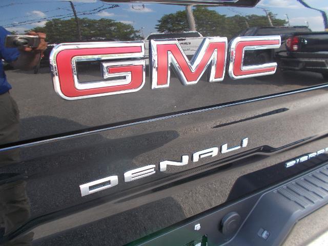 2025 GMC Sierra 1500 Vehicle Photo in LOWELL, MA 01852-4336