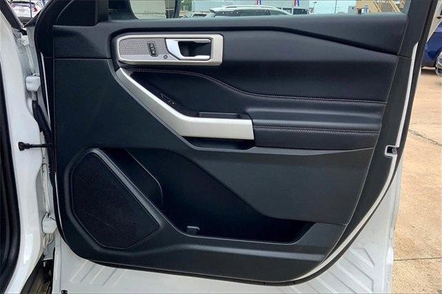 2023 Ford Explorer Vehicle Photo in TOPEKA, KS 66609-0000