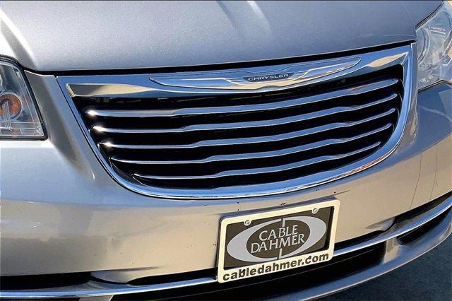 2016 Chrysler Town & Country Vehicle Photo in TOPEKA, KS 66609-0000