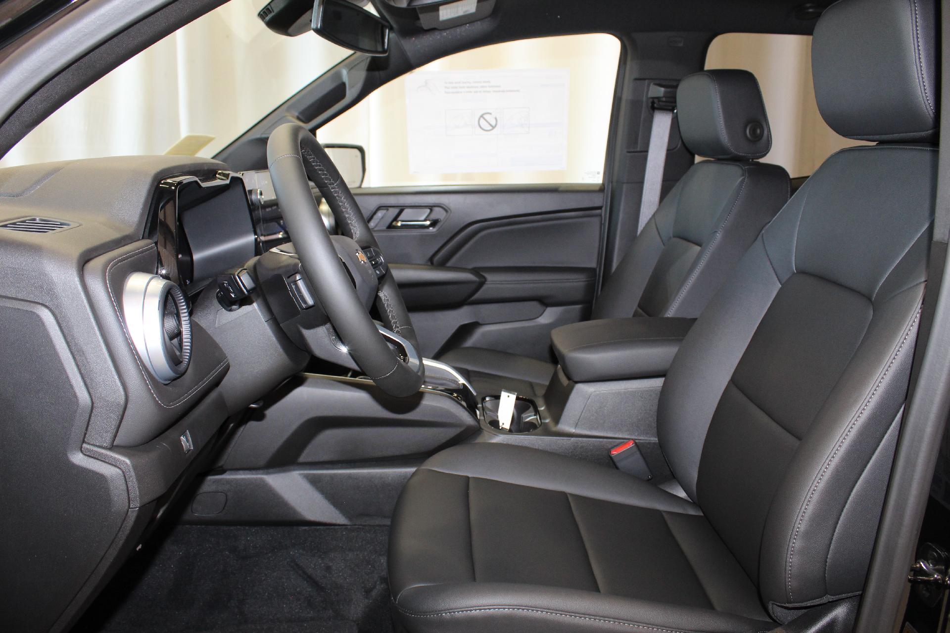 2025 Chevrolet Colorado Vehicle Photo in NORTHAMPTON, MA 01060-1120