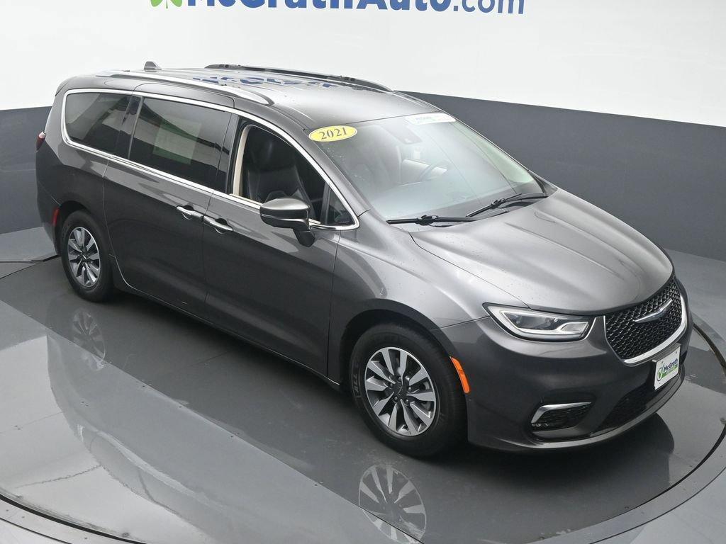 2021 Chrysler Pacifica Vehicle Photo in Marion, IA 52302