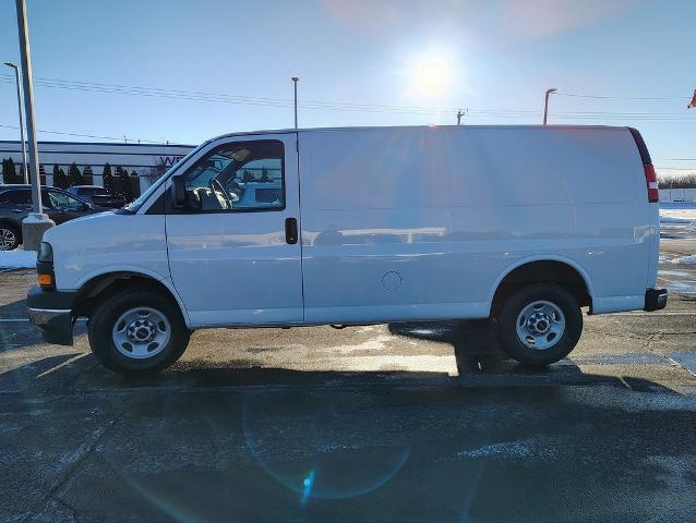 2017 GMC Savana Cargo Van Vehicle Photo in GREEN BAY, WI 54304-5303