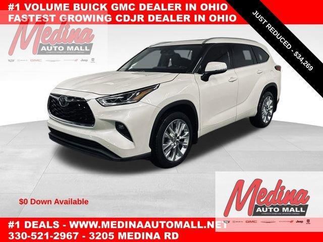 2021 Toyota Highlander Vehicle Photo in MEDINA, OH 44256-9631