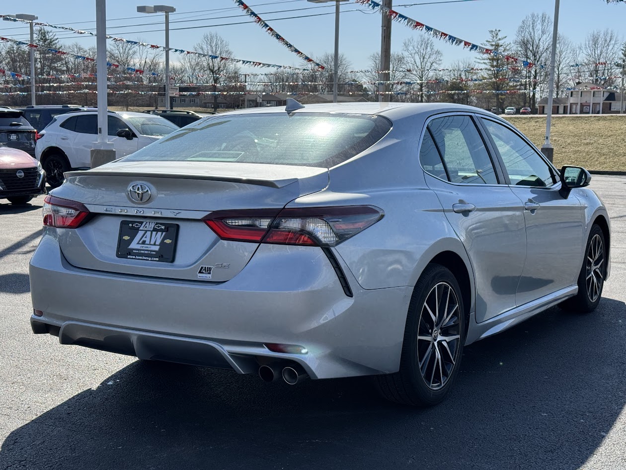 2022 Toyota Camry Vehicle Photo in BOONVILLE, IN 47601-9633