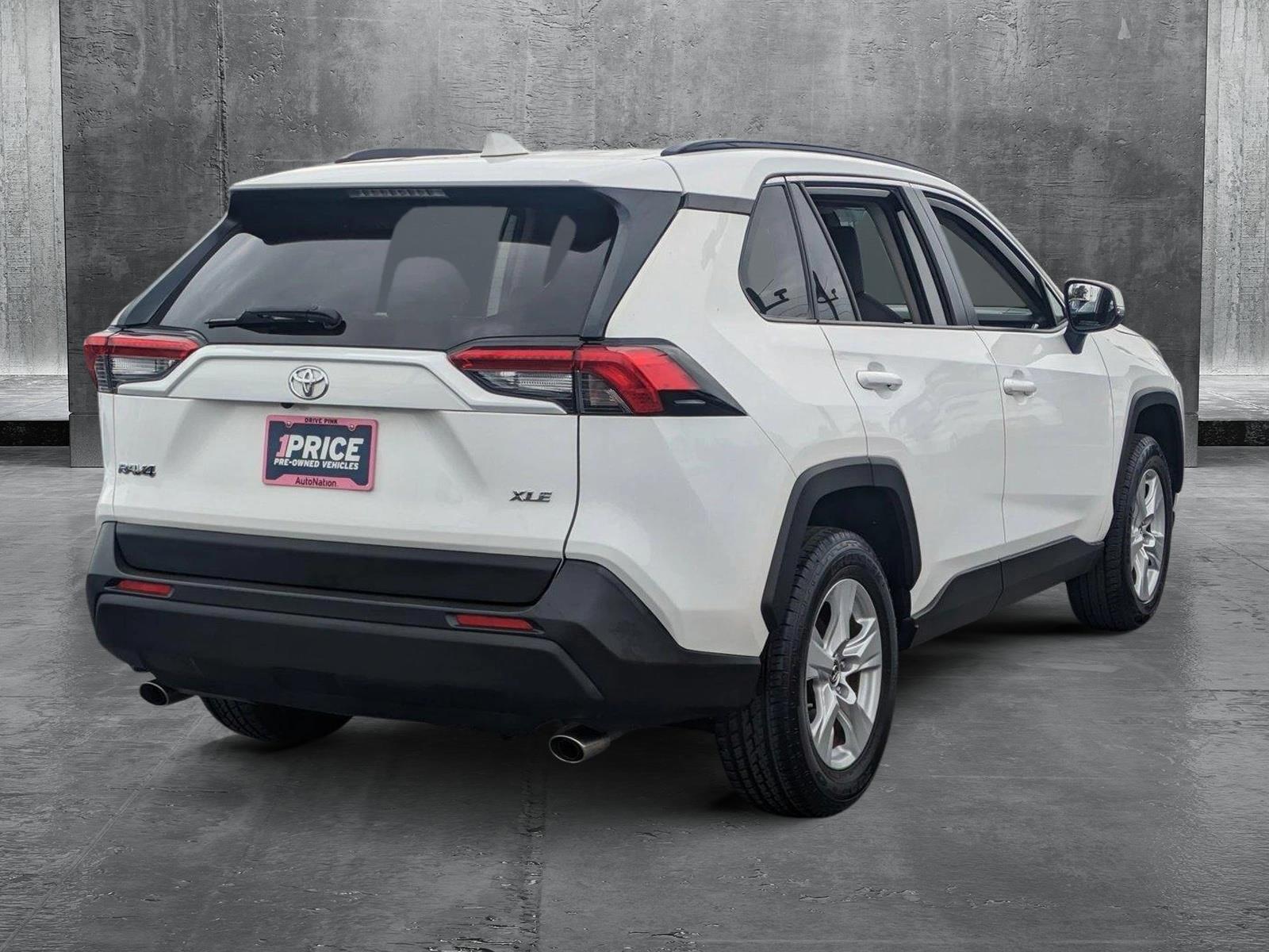 2019 Toyota RAV4 Vehicle Photo in Bradenton, FL 34207