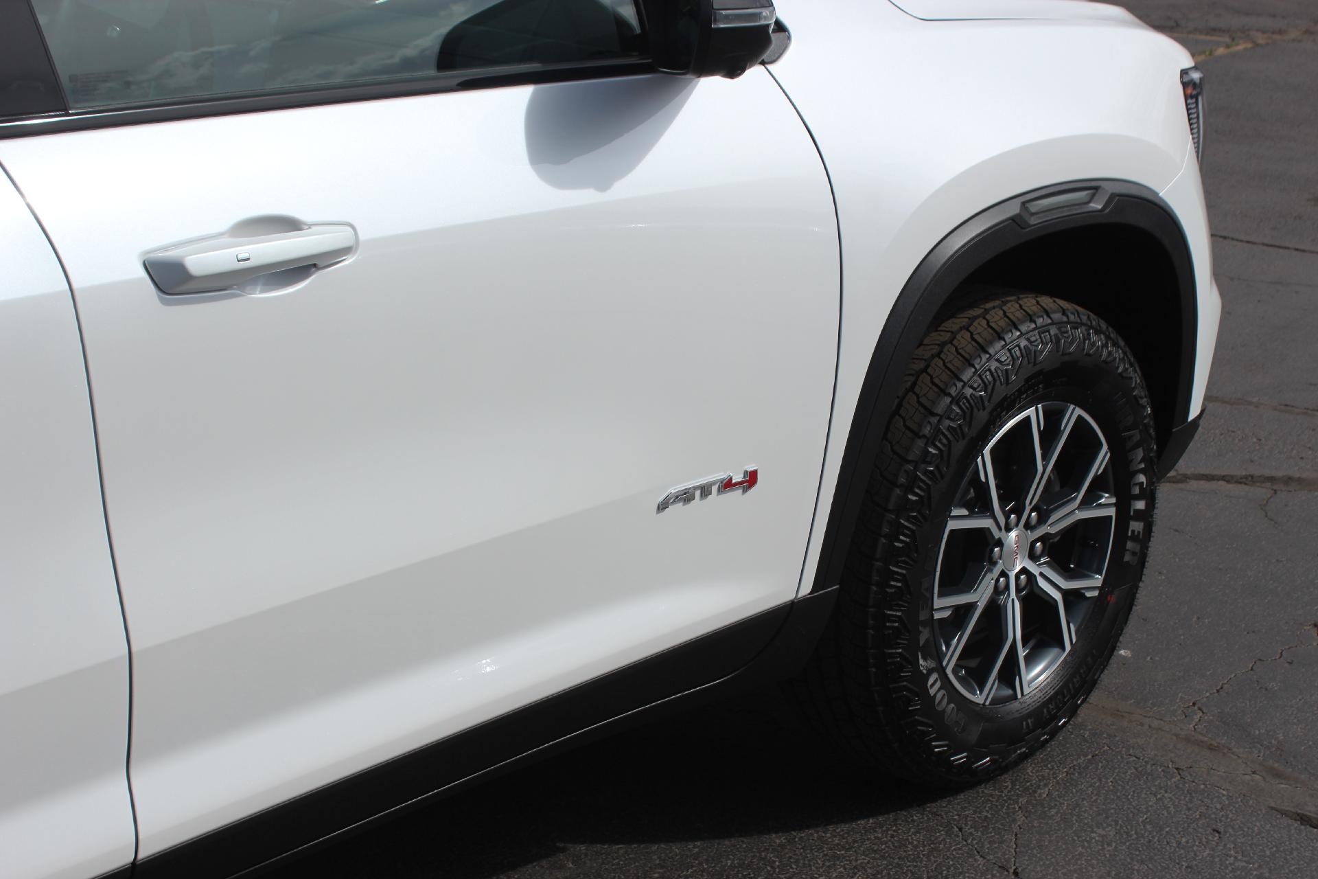 2025 GMC Acadia Vehicle Photo in AURORA, CO 80012-4011