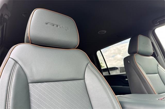 2025 GMC Yukon XL Vehicle Photo in ELK GROVE, CA 95757-8703