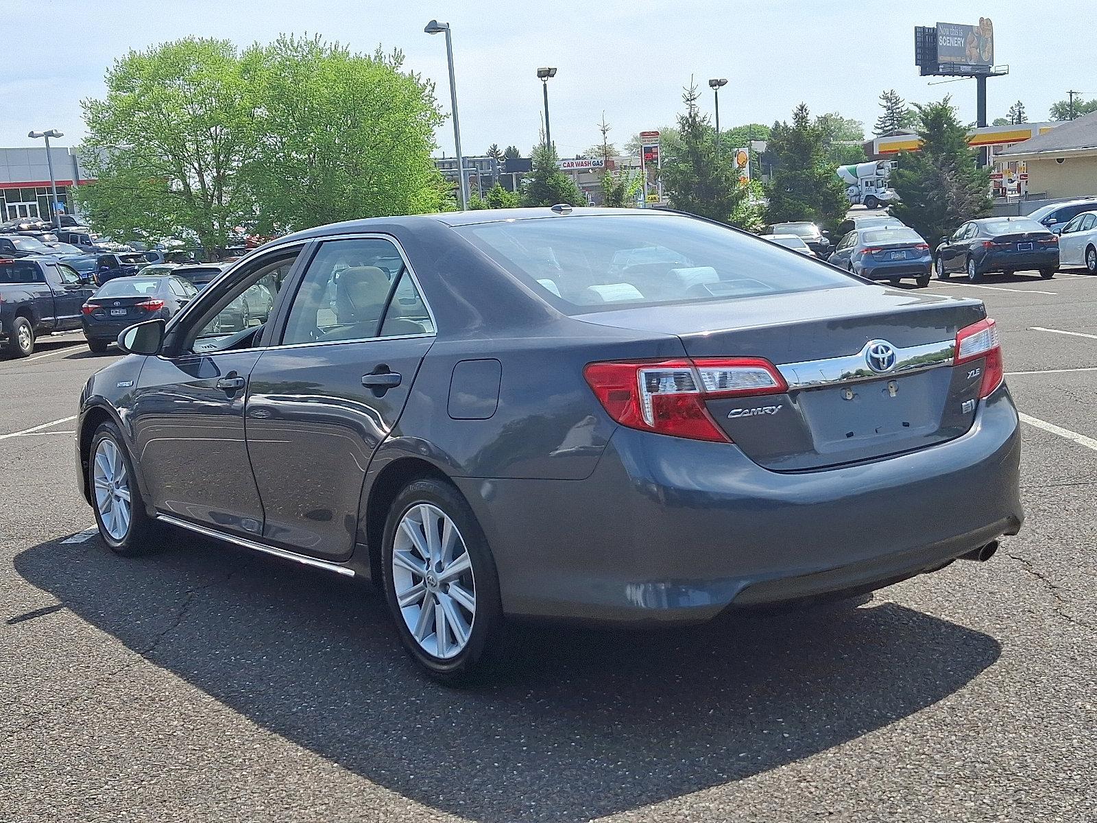 2013 Toyota Camry Hybrid Vehicle Photo in Trevose, PA 19053