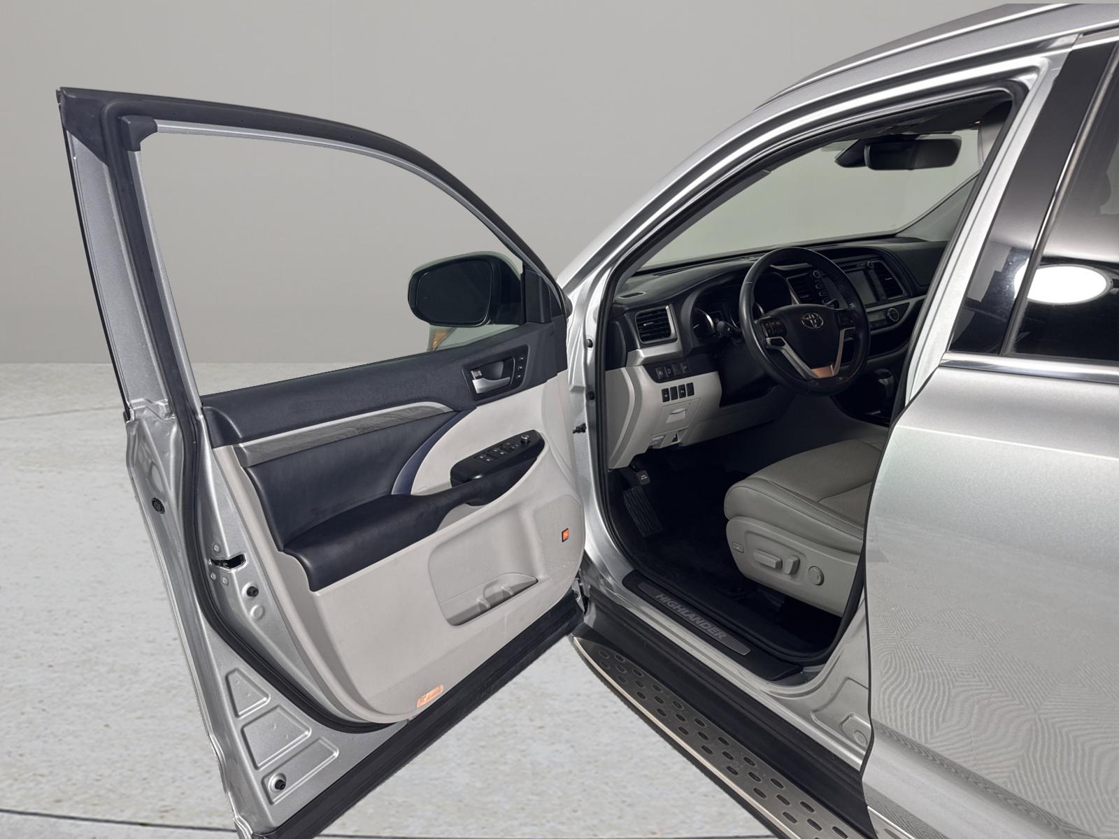 2019 Toyota Highlander Vehicle Photo in GEORGETOWN, TX 78626-7508