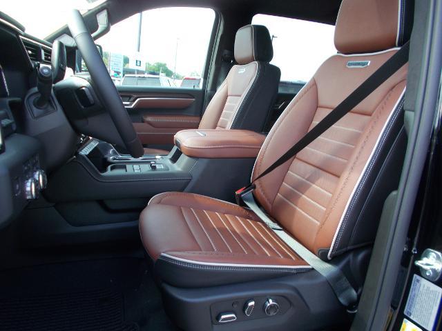 2025 GMC Sierra 3500HD Vehicle Photo in LOWELL, MA 01852-4336