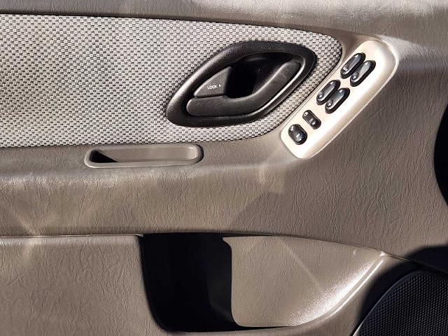 2005 Ford Escape Vehicle Photo in DENTON, TX 76210-9321