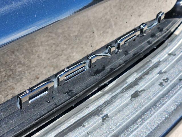 2024 GMC Yukon XL Vehicle Photo in DENTON, TX 76210-9321