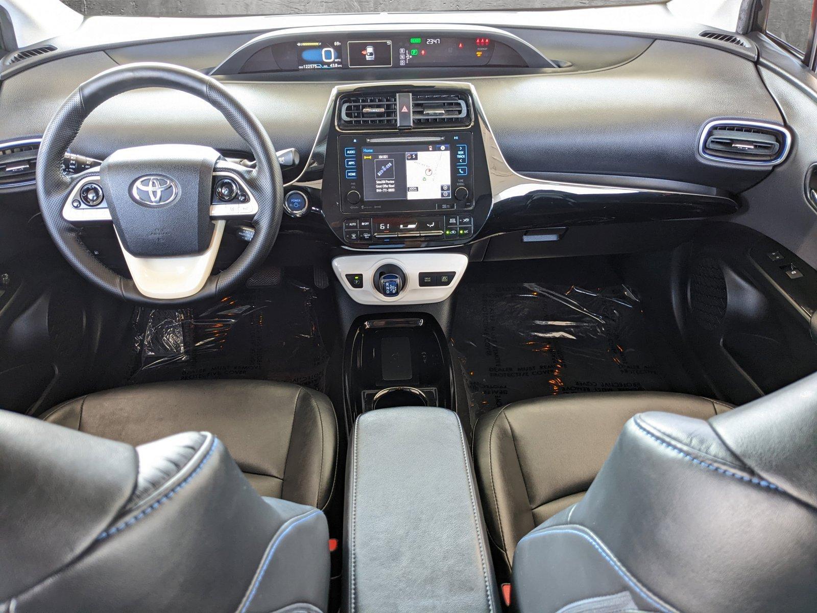 2017 Toyota Prius Vehicle Photo in VALENCIA, CA 91355-1705