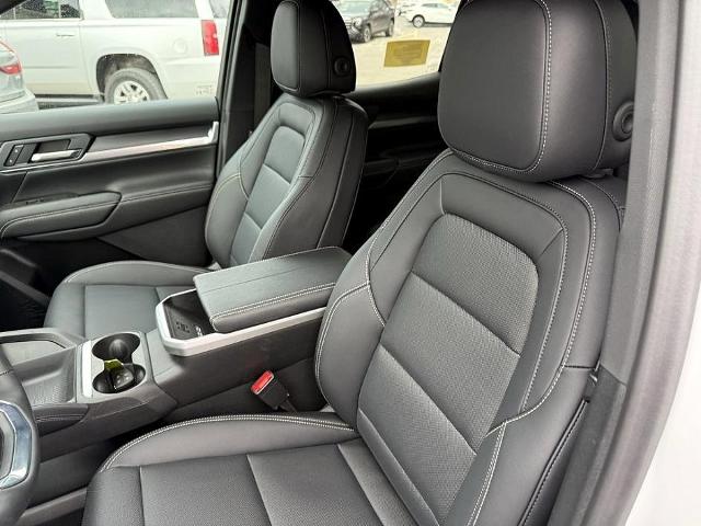 2025 GMC Terrain Vehicle Photo in CHICOPEE, MA 01020-5001