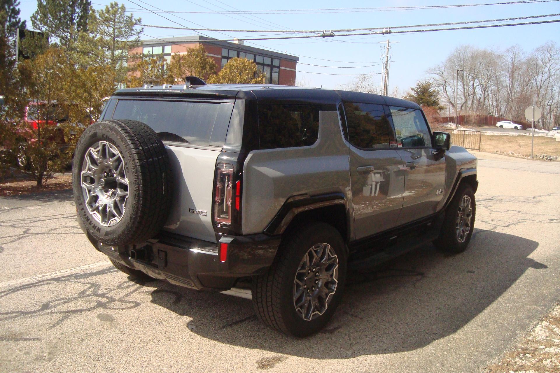 2025 GMC HUMMER EV SUV Vehicle Photo in PORTSMOUTH, NH 03801-4196