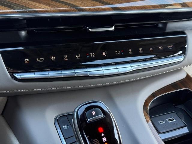 2024 Cadillac Escalade Vehicle Photo in COLUMBIA, MO 65203-3903