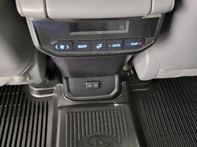 2022 Toyota Highlander Vehicle Photo in Oshkosh, WI 54904