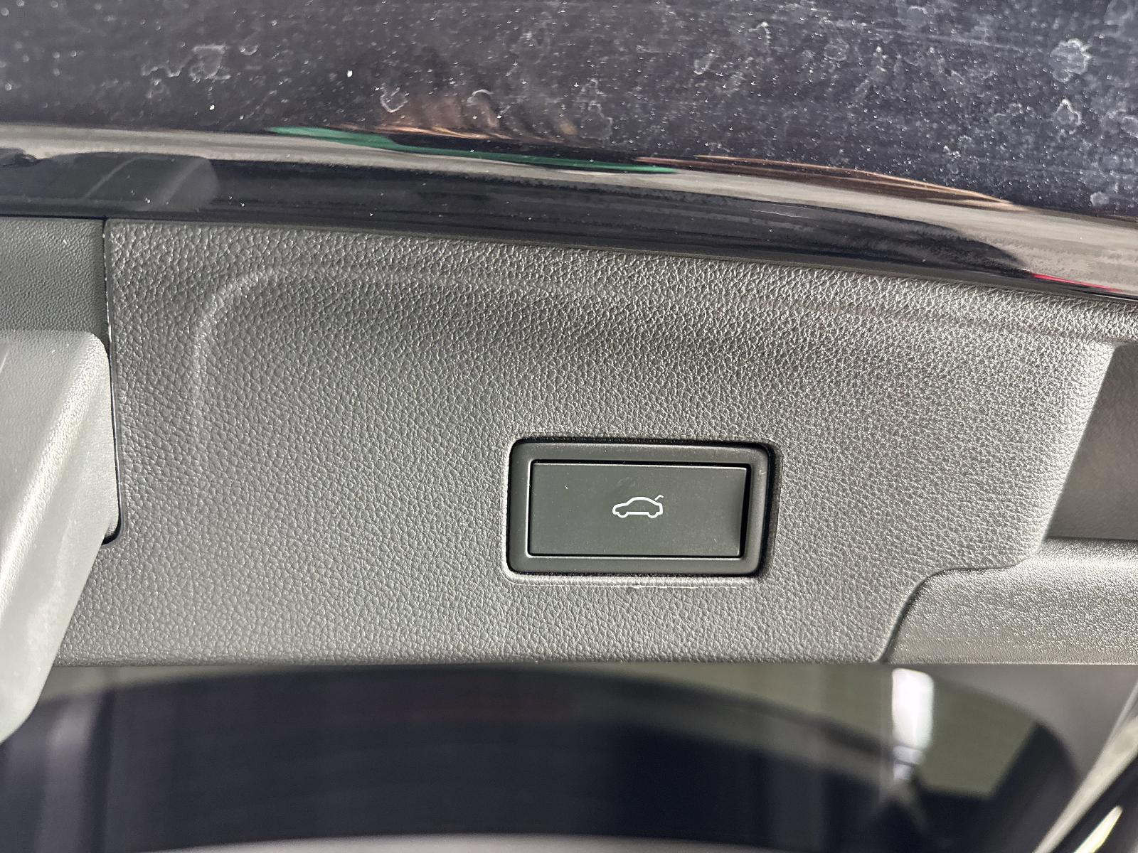 2024 Volkswagen Atlas Cross Sport Vehicle Photo in Georgetown, TX 78626